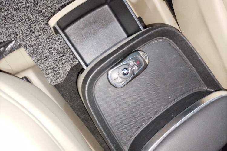 Used Buick GL8 2022 ES Landtrek 653T Luxury Edition