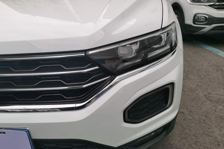 Used Volkswagen T-ROC 2019 280TSI DSG Two-Wheel Drive Comfort Version China VI Standard
