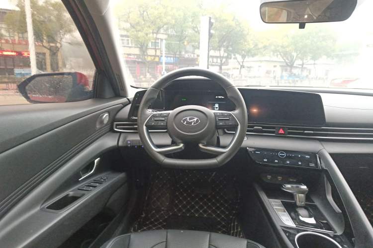 Used Hyundai Elantra 2021 1.5L CVT LUX Prestige Edition
