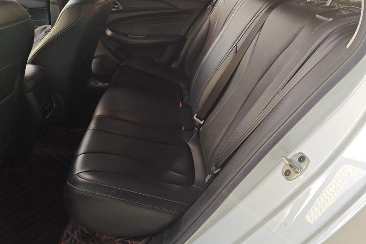 Used Roewe i5 2020 1.5L Automatic 4G Connect Luxury Flagship Edition
