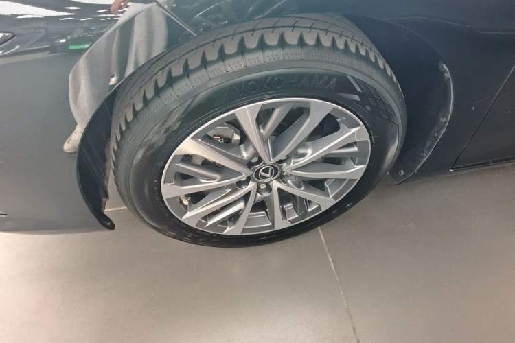 Used Lexus ES 2023 200 Excellence Edition
