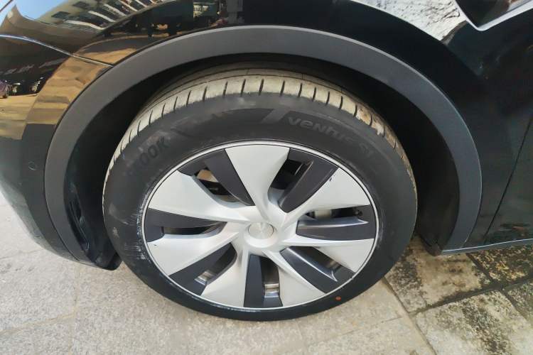 Used Tesla Model Y 2022 Long-Range All-Wheel-Drive Version
