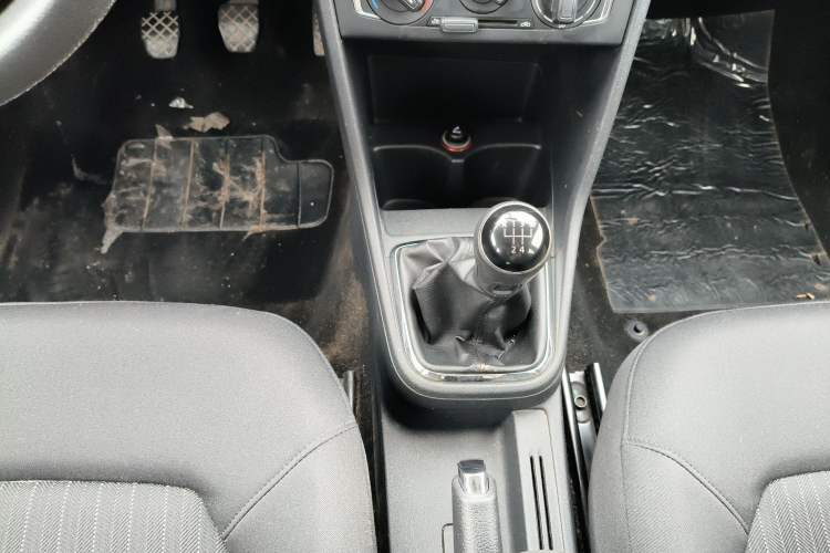 Used Volkswagen Jetta 2015 Zhuihui Edition 1.6L Manual Comfort Model
