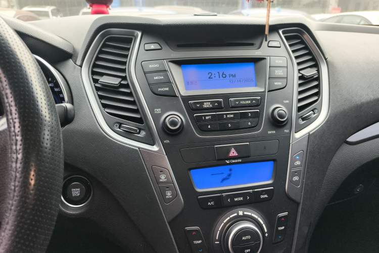 Used Hyundai Santa Fe 2013 2.4L Automatic Two-Wheel Drive Smart Version
