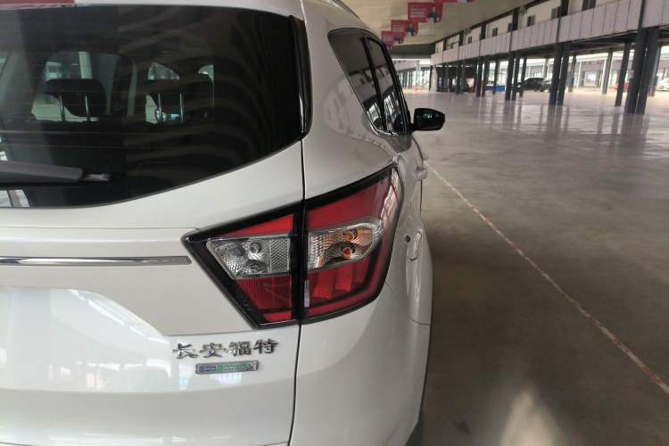 Used Ford Kuga 2017 EcoBoost 180 Two-Wheel-Drive Platinum Edition
