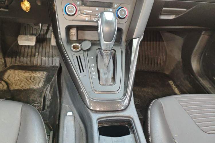 Used Ford Focus 2017 Hatchback 1.6L Automatic Fashion Edition Smart Drive Version
