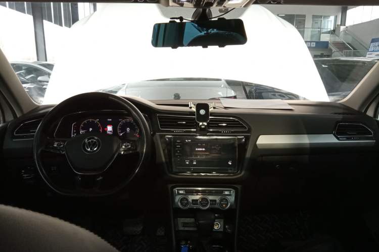 Used Volkswagen Tiguan L 2021 330TSI Automatic Two-Wheel Drive Smart Edition
