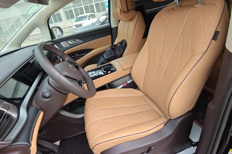 Used Denza D9 2024 DM-i 980 Four-Wheel Drive Flagship Model