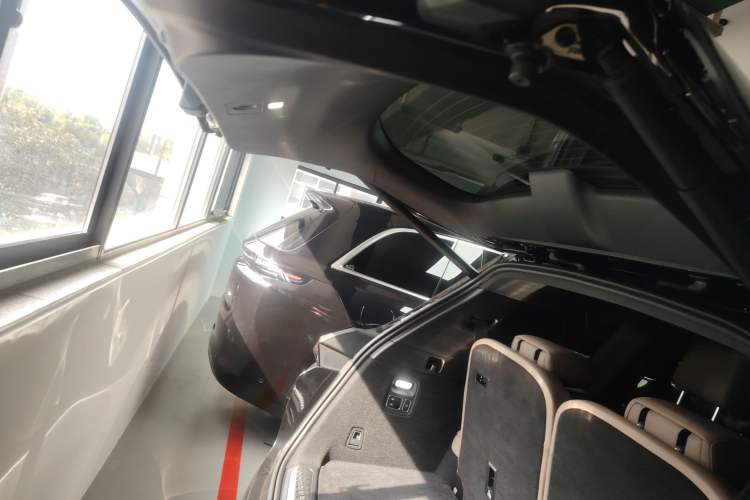 Used Li Auto L8 2025 Max Smart Refresh Edition
