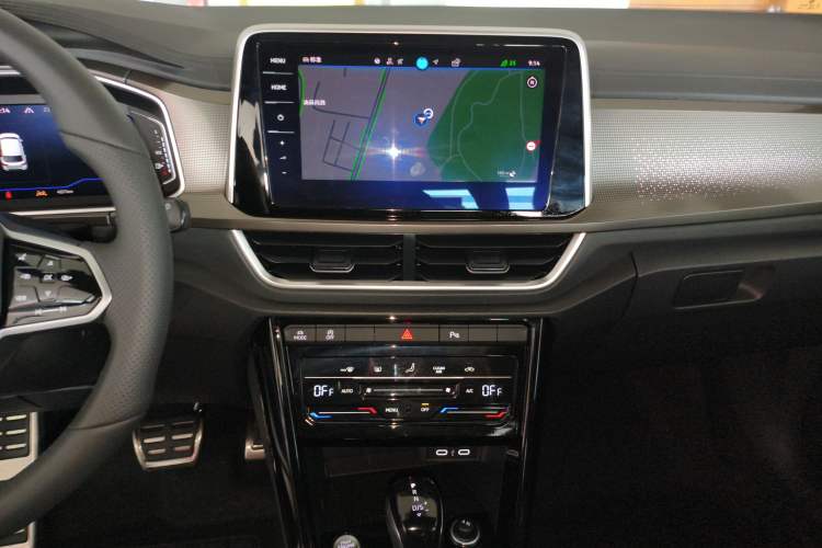 Used Volkswagen T-ROC 2025 300TSI DSG Two-Wheel Drive Chen Guang Edition
