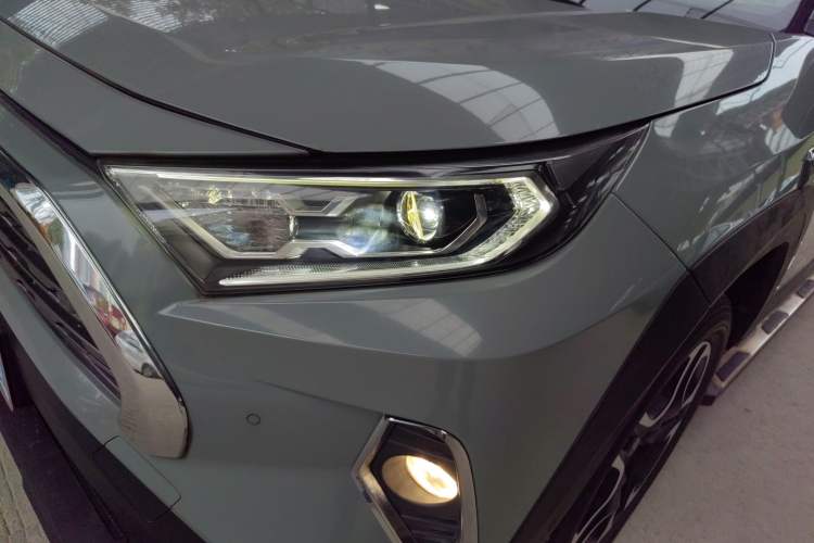 Used Toyota RAV4 2020 2.0L CVT Four-Wheel Drive Prestige Edition
