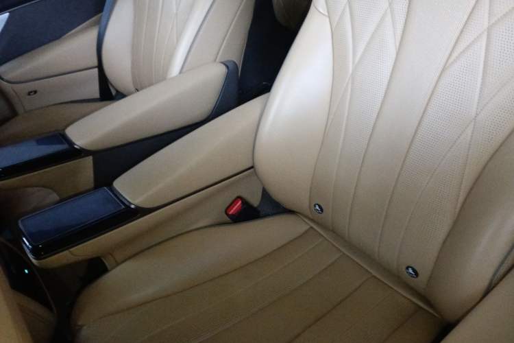 Used Denza D9 2022 DM-i 1040 Prestige Model