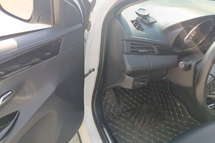 Used Toyota YARiS L 2022 X-Trail 1.5L CVT Luxury PLUS Edition
