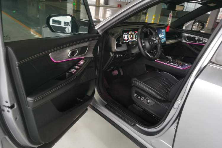 Used GAC Trumpchi GS8 2022 Linghang Series 2.0 TGDI Two-Wheel Drive Luxury Smart Connectivity Version (6 Seats)
