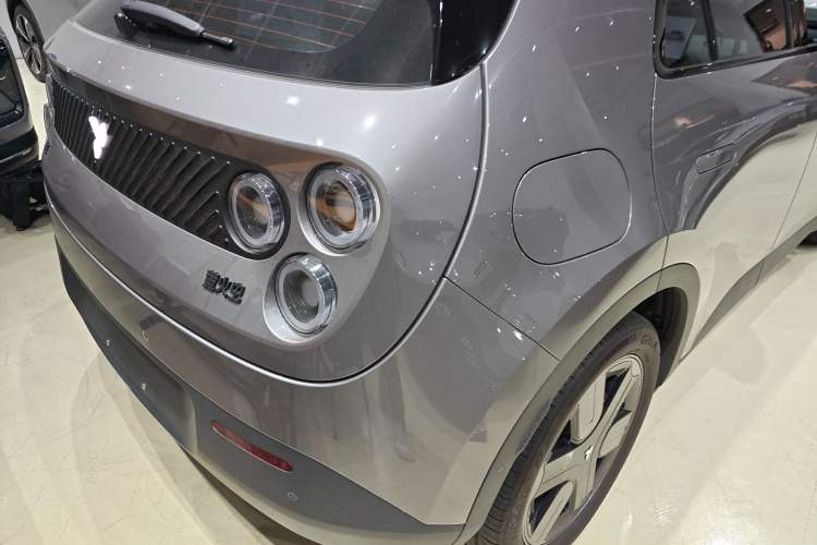 Used firefly firefly 2025 Illuminated Edition
