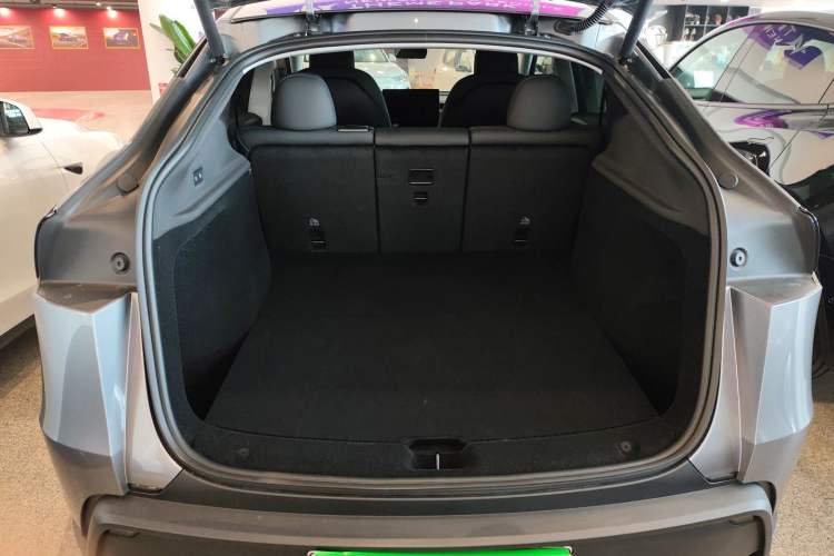 Used Tesla Model Y 2025 Rear-Wheel-Drive Version