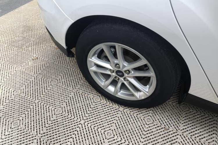 Used Ford Focus 2018 Hatchback Classic 1.6L Automatic Trendy SmartDrive Edition
