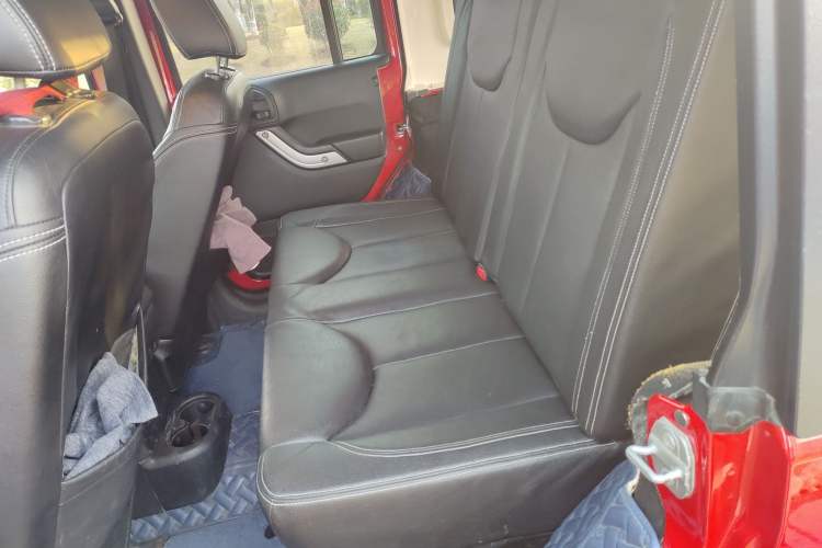 Used  Wrangler 2014 3.0L Sahara Four-Door Edition