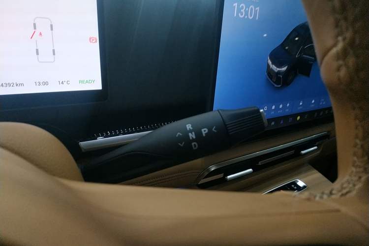 Used VOYAH Dream 2025 PHEV Four-Wheel Drive Prestige Kunpeng Edition
