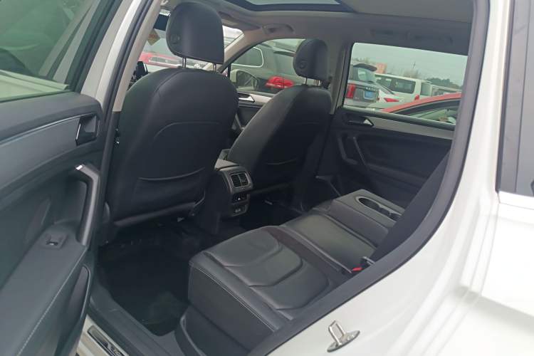 Used Volkswagen Tiguan L 2018 330TSI Automatic Two-Wheel Drive Luxury Edition
