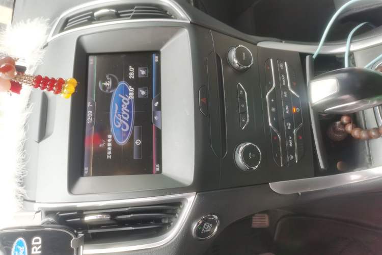 Used Ford Edge 2016 EcoBoost 245 Two-Wheel-Drive Titanium 7-Seater
