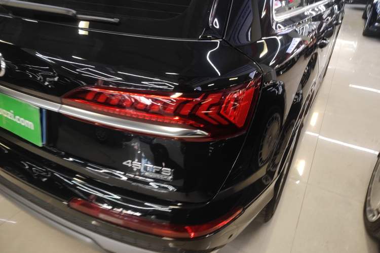 Used Audi Q7 2023 45 TFSI quattro S line Sport model
