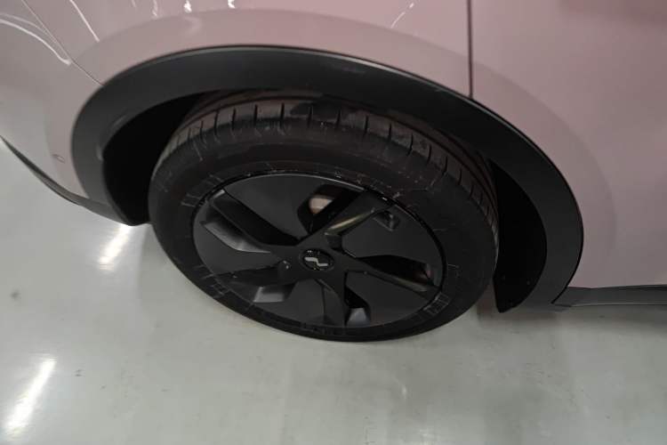 Used ONVO L60 2024 60 kWh All-Wheel Drive