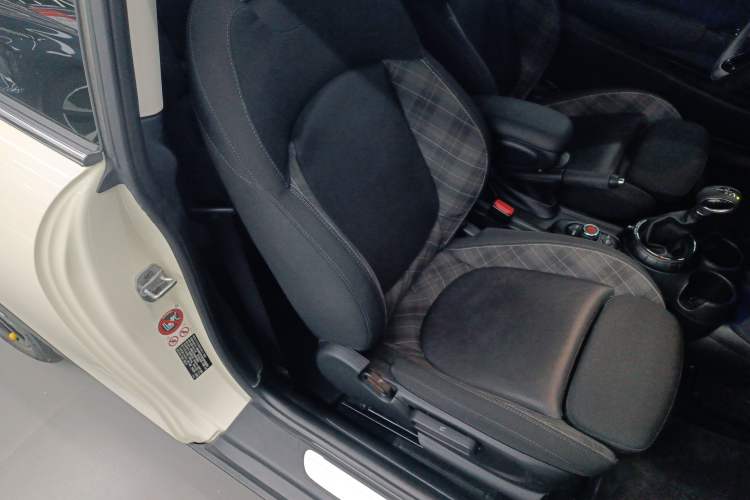 Used  MINI 2016 1.5T COOPER
