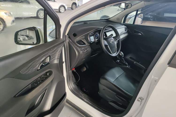 Used Buick Encore 2017 18T Automatic Two-Wheel Drive Urban Fashion Model
