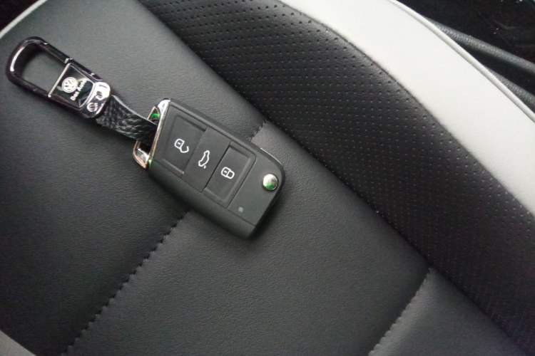 Used Volkswagen T-ROC 2025 300TSI DSG Two-Wheel Drive Chen Guang Edition
