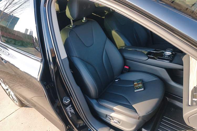 Used Hongqi E-QM5 2023 620km PLUS
