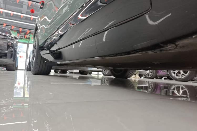 Used  11 2022 Long-Range Dual-Motor Luxury Edition 5 Seats
