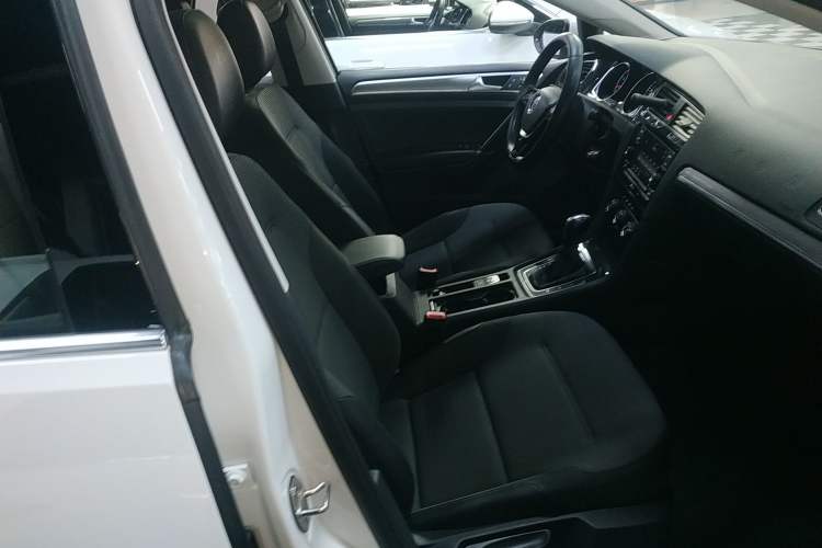 Used Volkswagen Golf 2018 230TSI Automatic Comfort Model
