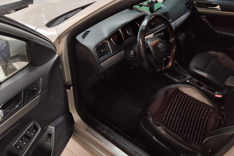 Used Volkswagen Lavida 2015 230TSI DSG Comfort Edition
