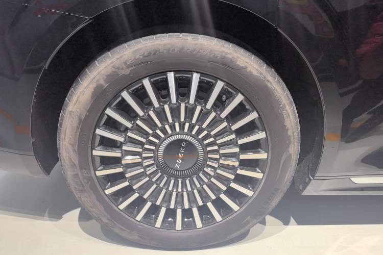 Used Zeekr 009 2024 7-Seater Walk-Through Version Four-Wheel Drive 108 kWh
