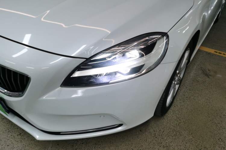 Used Volvo V40 2017 T3 Zhiya Edition
