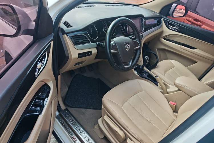 Used Baojun 730 2016 1.5T Manual Comfort Version 7 Seats