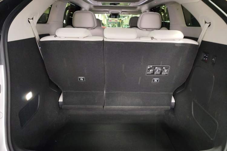 Used XPeng X9 2025 740 Ultra-Long Range Max
