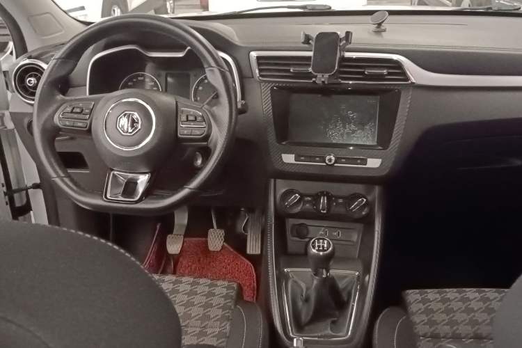 Used MG ZS 2018 1.5L Manual 65-inch Giant-Screen Sunroof Version China V Standard
