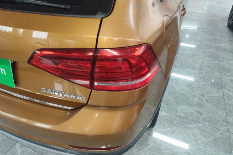 Used Volkswagen Santana 2016 Cross 1.6L Automatic Comfort Model