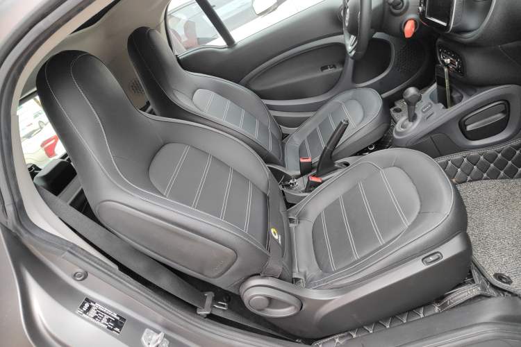 Used  fortwo 2018 0.9T 66kW Hardtop Pioneer Edition China V Emission Standard
