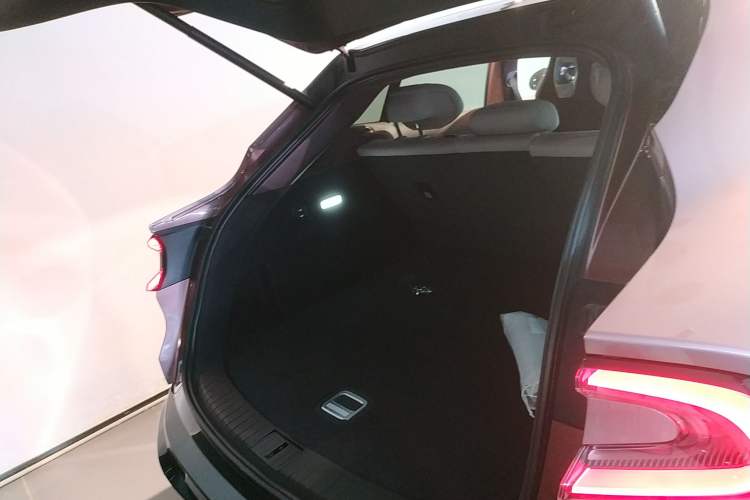 Used  YU7 2025 Ultra-Long Range High-Performance All-Wheel-Drive Max Edition