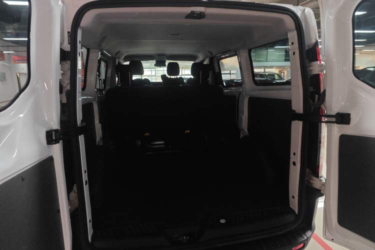 Used Ford Transit 2023 2.0T Diesel Manual Multifunction Commercial Vehicle Short Wheelbase Low Roof 5/6 Seats