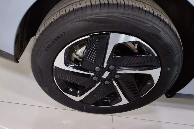 Used  L6 2025 EM-i 140km Starship Edition