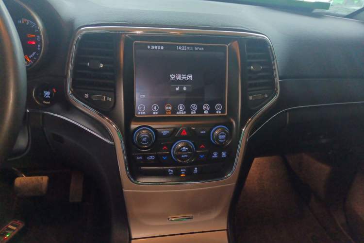 Used  Grand Cherokee 2015 3.0TD Diesel Comfort Navigation Edition
