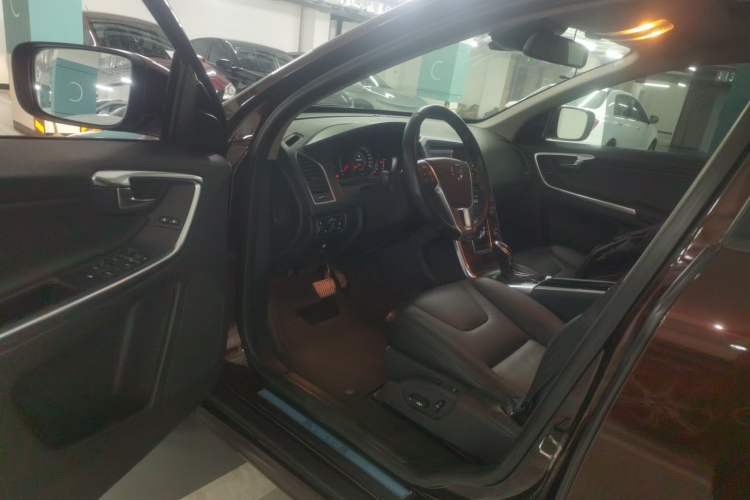 Used Volvo XC60 2014 T5 Zhiyi Edition
