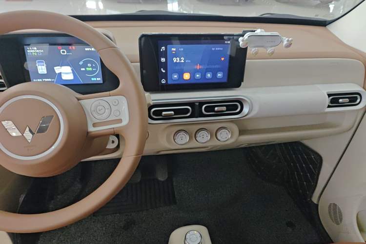 Used Wuling Hongguang MINIEV 2024 3rd Generation 215km Advanced Version