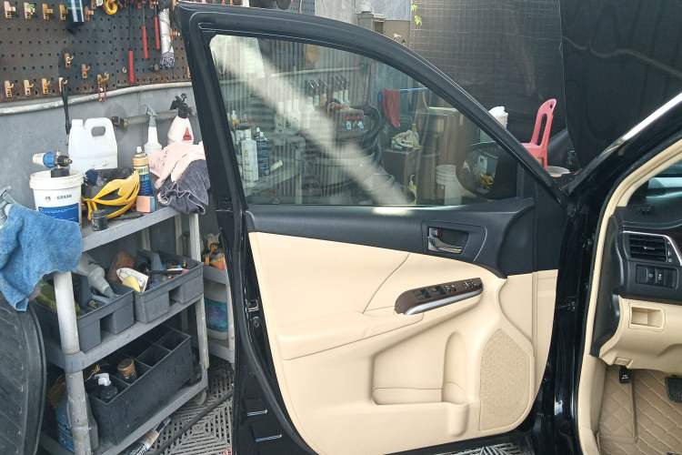 Used Toyota Camry 2015 Dual-Engine 2.5 HG Luxury Navigation Edition
