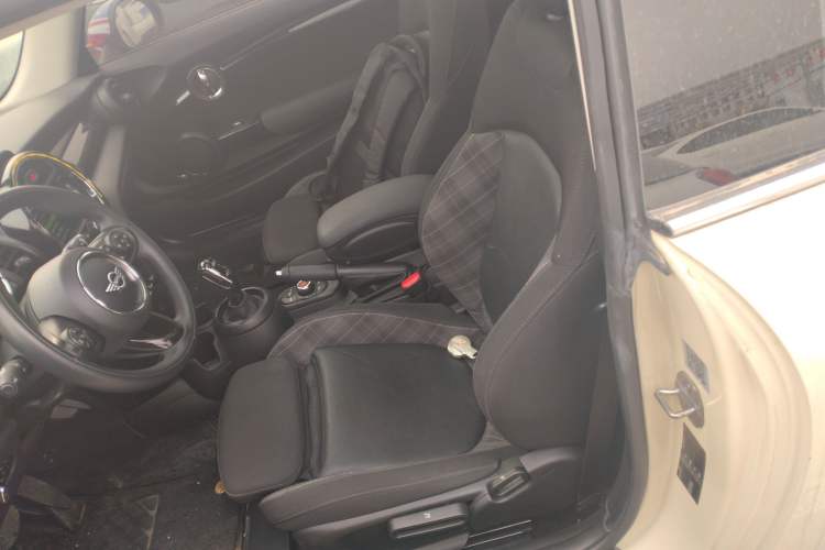 Used  MINI 2018 1.5T COOPER Classic Edition
