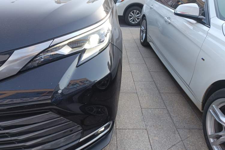 Used Toyota Sienna 2021 2.5L Hybrid Luxury Edition
